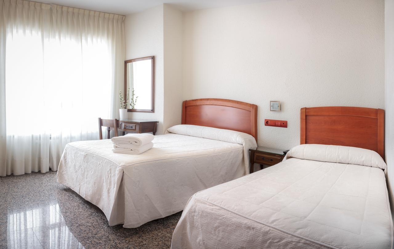 Hostal San Miguel Понферада Екстериор снимка