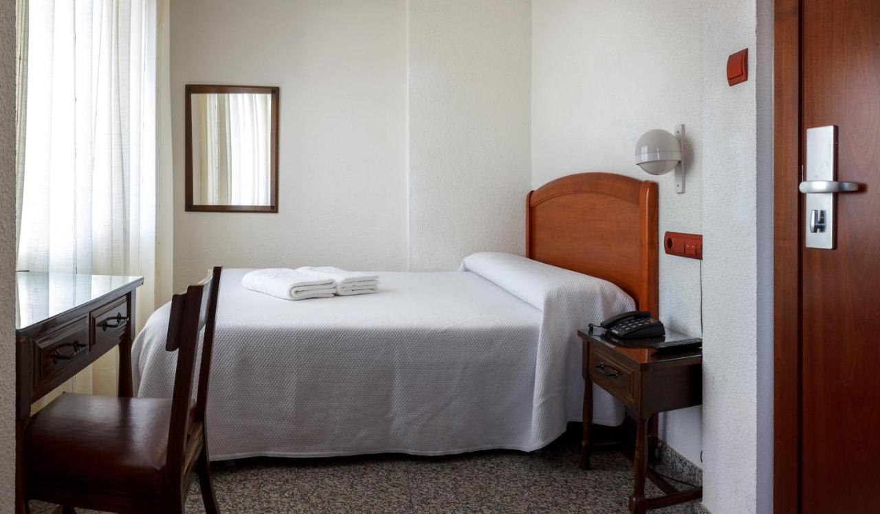 Hostal San Miguel Понферада Екстериор снимка